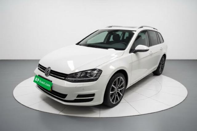 Ojetý Volkswagen Golf 2014 1.4TSI Luxury Travel Edition