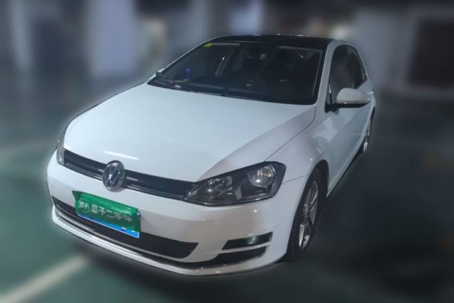 Ojetý Volkswagen Golf 2014 1.4TSI Automatic Luxury Model