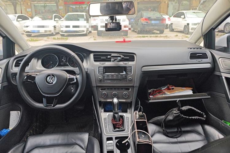 Used Volkswagen Golf 2014 1.6L Automatic Comfort Model Center Console