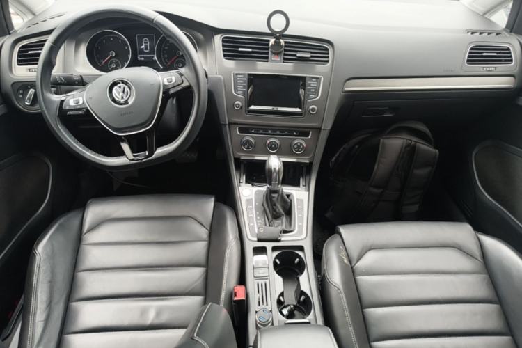 Used Volkswagen Golf 2014 1.4TSI Automatic Luxury Model Center Console