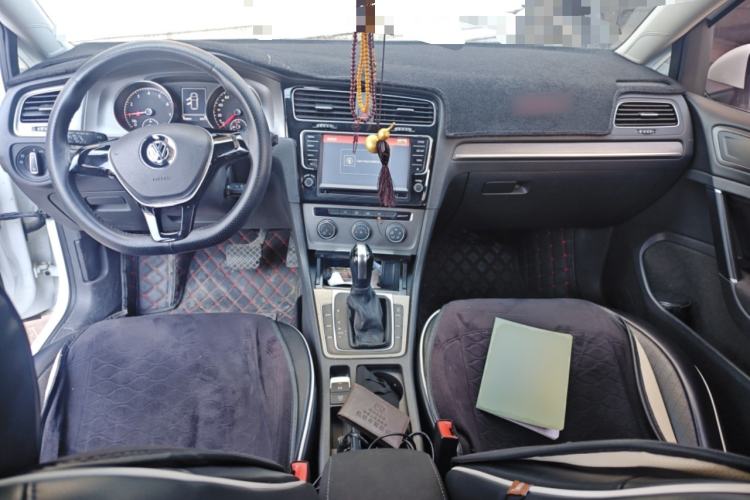 Used Volkswagen Golf 2014 1.6L Automatic Comfort Model Center Console