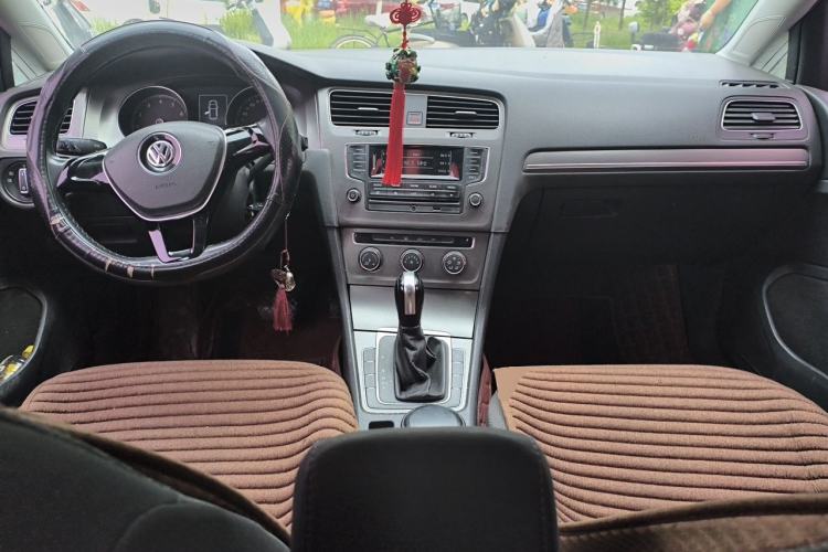 Used Volkswagen Golf 2014 1.6L Automatic Comfort Model Center Console