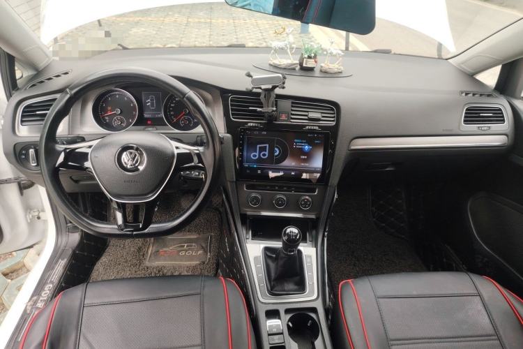 Used Volkswagen Golf 2014 1.4 TSI Manual Comfort Model Center Console