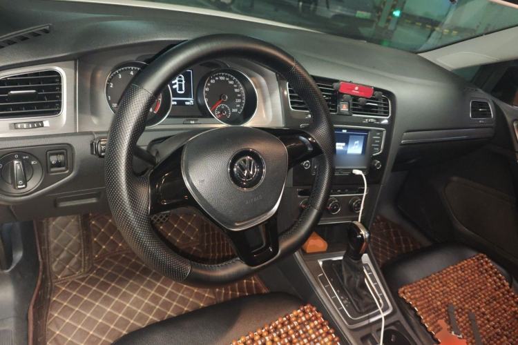 Used Volkswagen Golf 2014 1.4TSI Automatic Comfort Model Center Console
