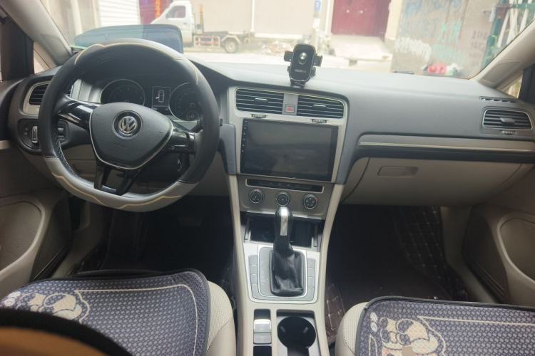 Used Volkswagen Golf 2014 1.4TSI Automatic Comfort Model Center Console