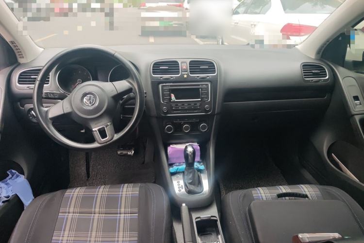 Used Volkswagen Golf 2014 1.6L Automatic Comfort Model Center Console