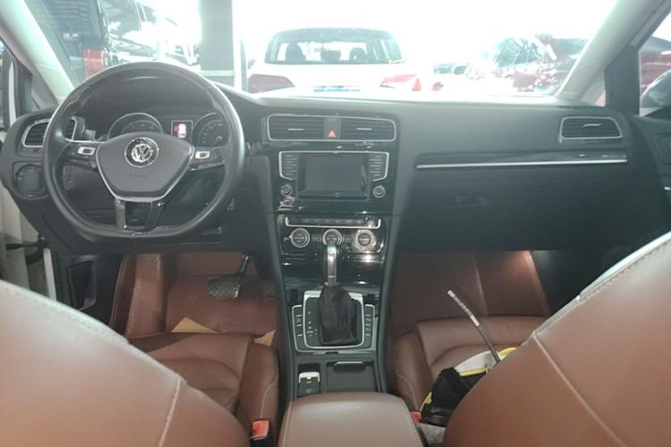 Used Volkswagen Golf 2014 1.4TSI Luxury Travel Edition Center Console