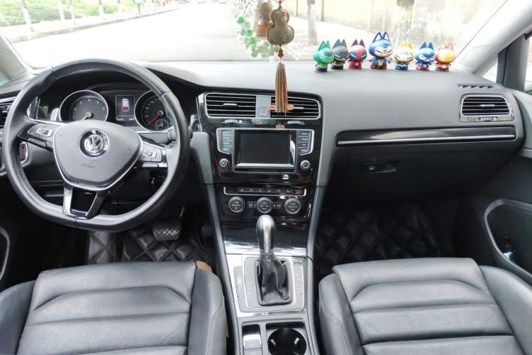 Used Volkswagen Golf 2014 1.4TSI Luxury Travel Edition Center Console