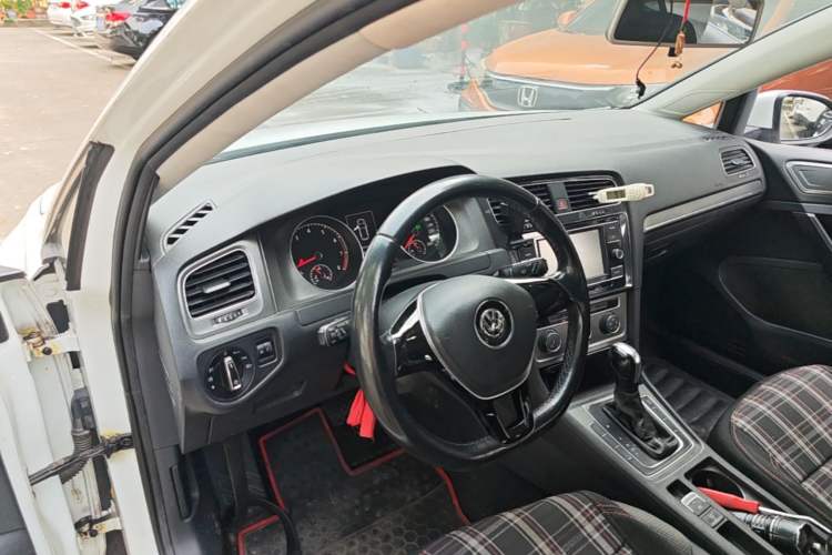 Used Volkswagen Golf 2014 1.4TSI Automatic Comfort Model Center Console