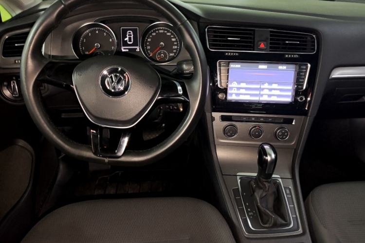 Used Volkswagen Golf 2014 1.4TSI Automatic Comfort Model Center Console