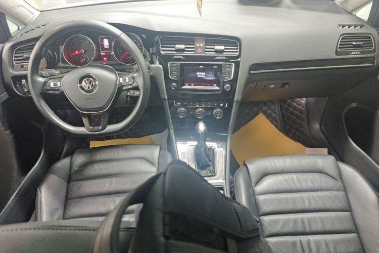 Used Volkswagen Golf 2014 1.4TSI Luxury Travel Edition Center Console