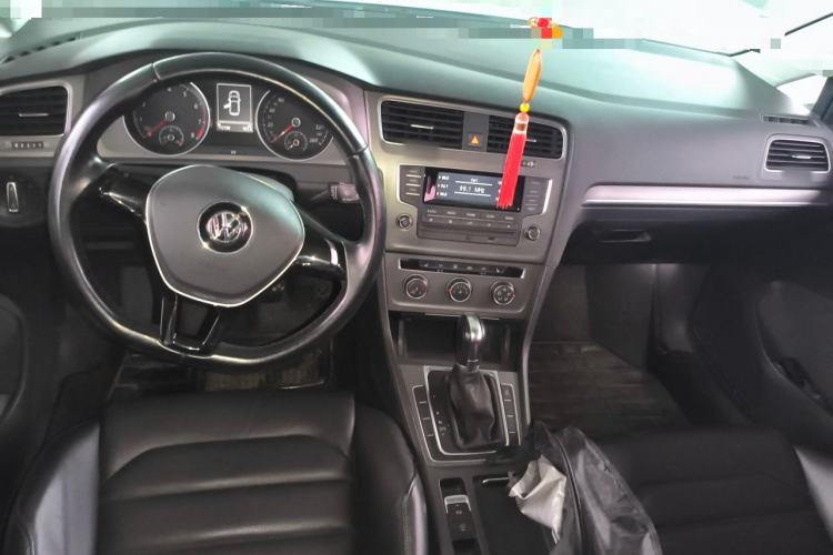 Used Volkswagen Golf 2014 1.6L Automatic Comfort Model Center Console