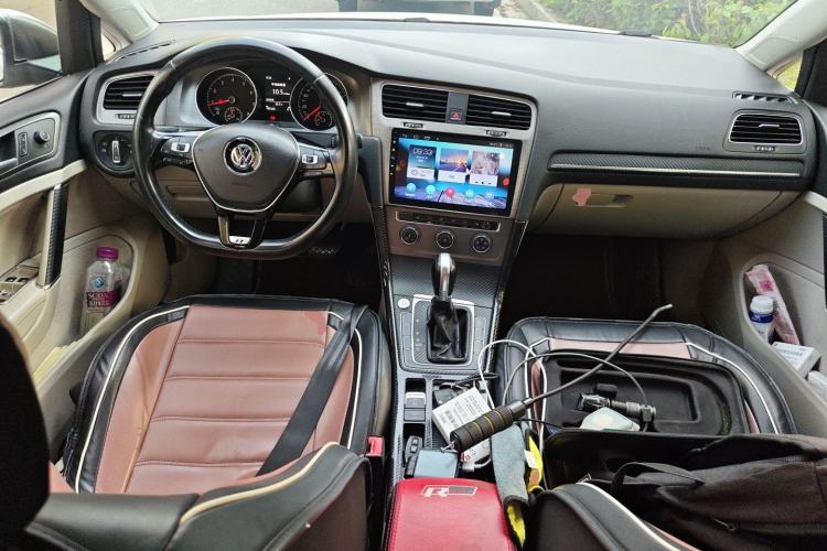 Used Volkswagen Golf 2014 1.4TSI Automatic Luxury Model Center Console