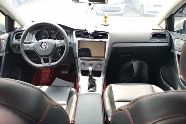 Used Volkswagen Golf 2014 1.6L Automatic Fashion Model Center Console
