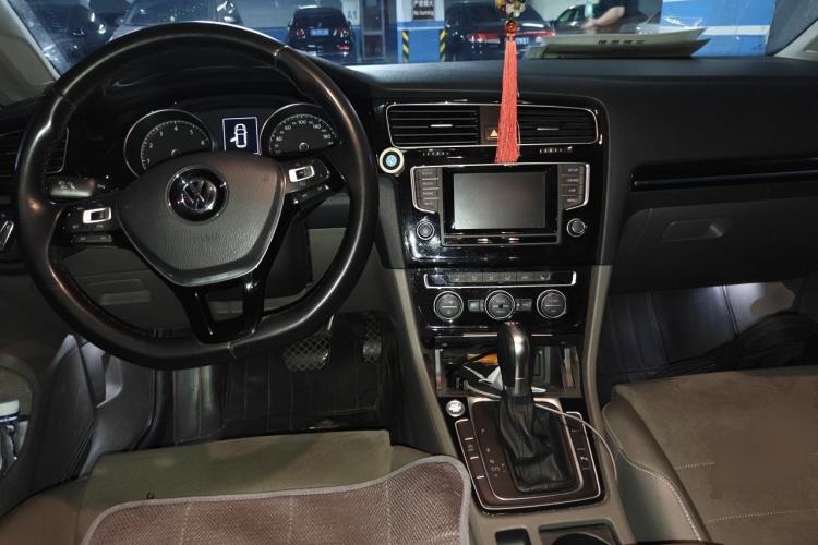 Used Volkswagen Golf 2014 1.4TSI Automatic Flagship Model Center Console
