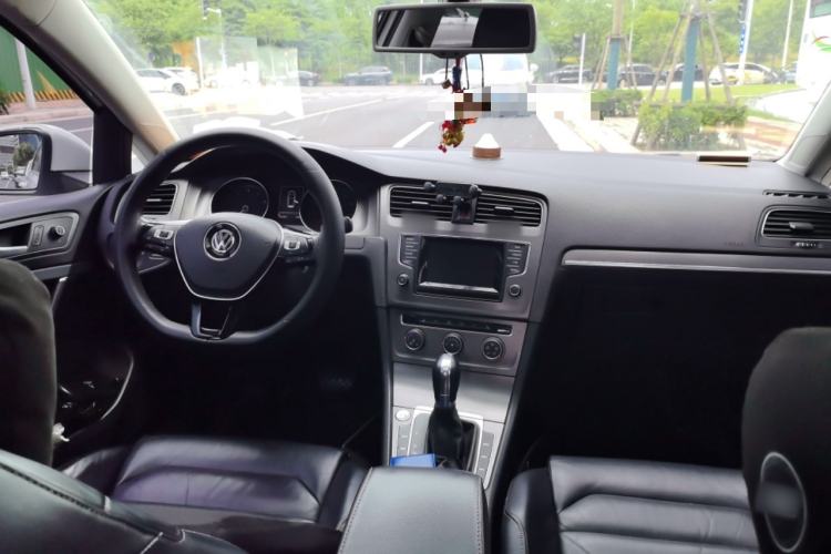 Used Volkswagen Golf 2014 1.4TSI Automatic Luxury Model Center Console