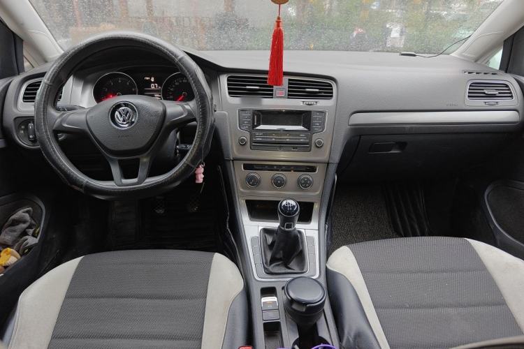 Used Volkswagen Golf 2014 1.6L Manual Fashion Edition Center Console