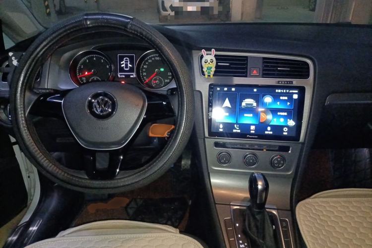 Used Volkswagen Golf 2014 1.4TSI Automatic Comfort Model Center Console