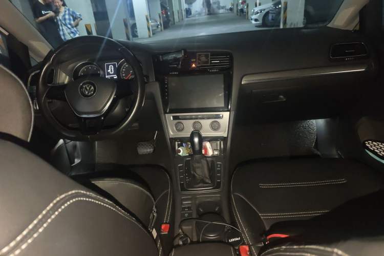 Used Volkswagen Golf 2014 1.4TSI Automatic Comfort Model Center Console