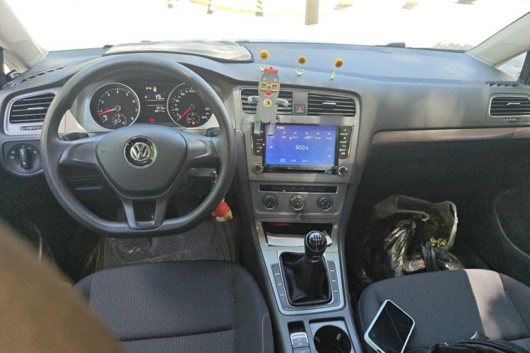 Used Volkswagen Golf 2014 1.6L Manual Fashion Edition Center Console