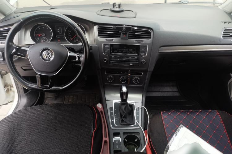 Used Volkswagen Golf 2014 1.6L Automatic Comfort Model Center Console