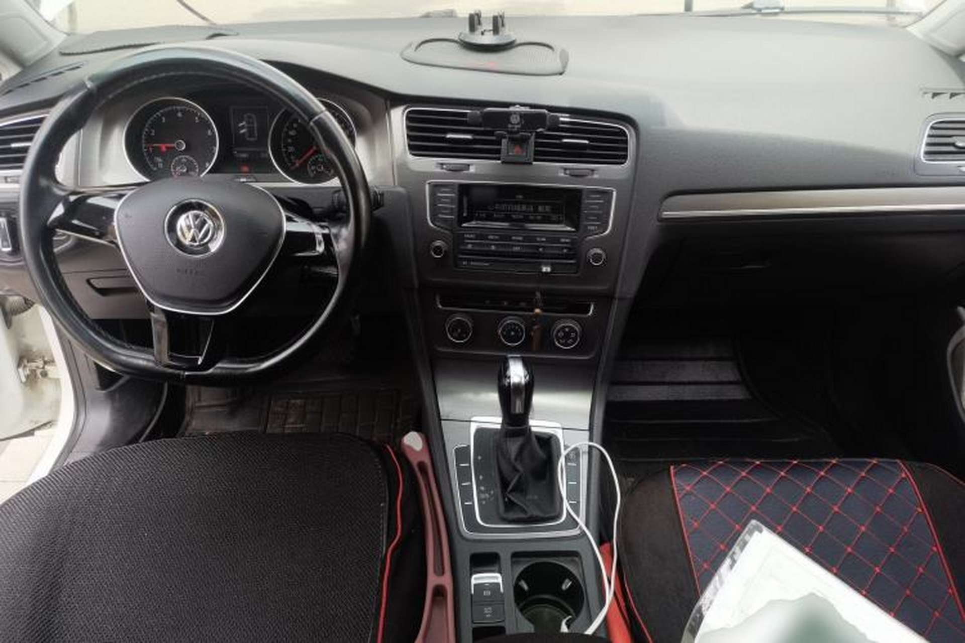 Used Volkswagen Golf 2014 1.6L Automatic Comfort Model Center Console