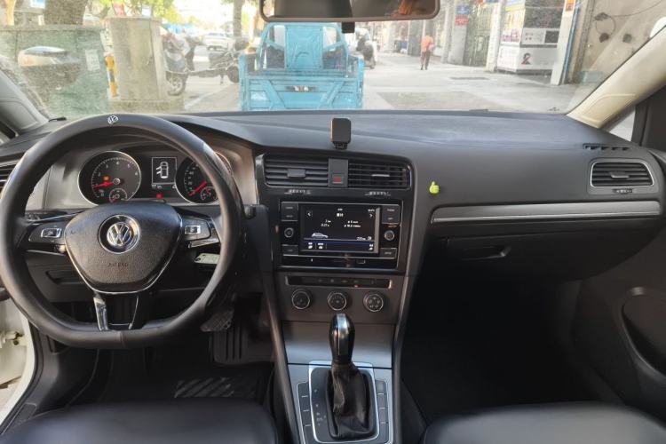 Used Volkswagen Golf 2014 1.4TSI Automatic Comfort Model Center Console