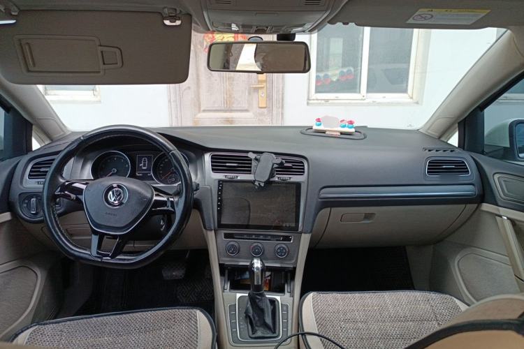 Used Volkswagen Golf 2014 1.6L Automatic Comfort Model Center Console