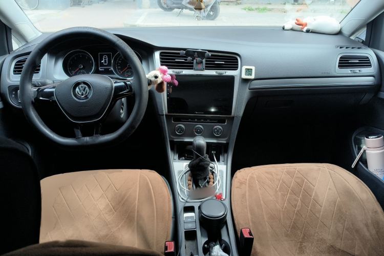 Used Volkswagen Golf 2014 1.4TSI Automatic Comfort Model Center Console