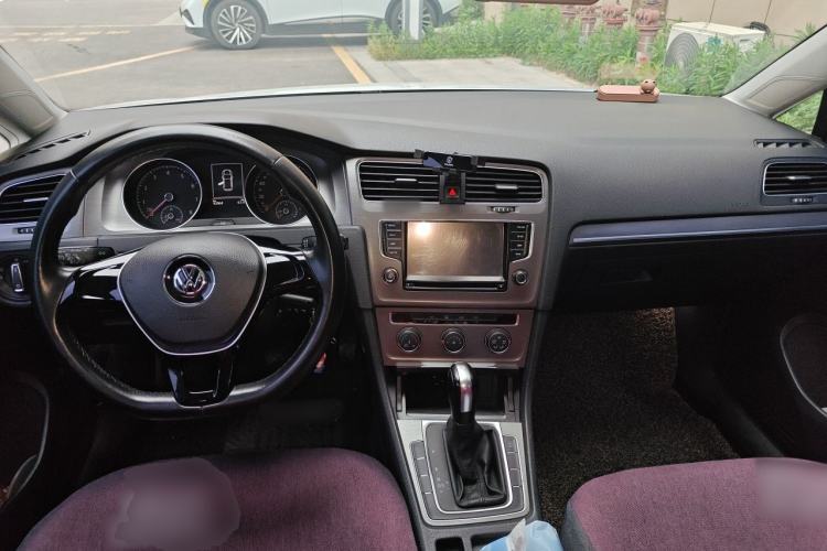 Used Volkswagen Golf 2014 1.6L Automatic Comfort Model Center Console