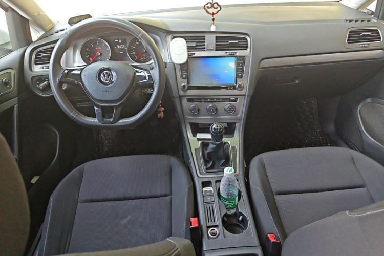 Used Volkswagen Golf 2014 1.6L Manual Fashion Edition Center Console