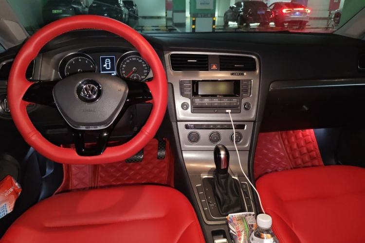 Used Volkswagen Golf 2014 1.6L Automatic Comfort Model Center Console