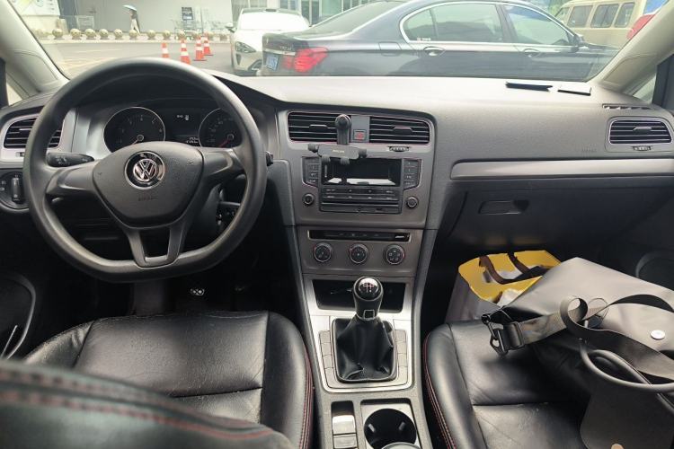 Used Volkswagen Golf 2014 1.6L Manual Fashion Edition Center Console