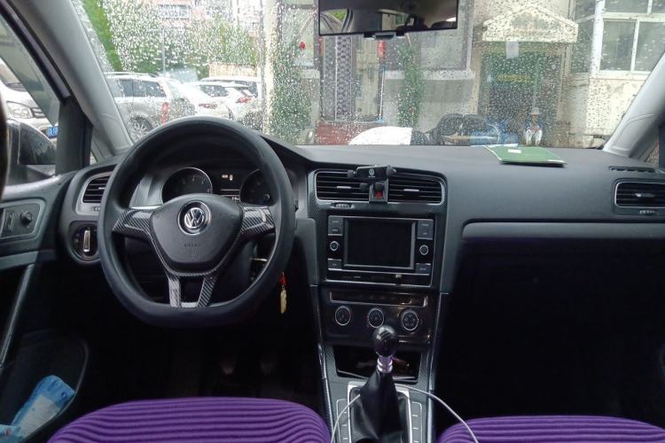 Used Volkswagen Golf 2014 1.6L Manual Fashion Edition Center Console