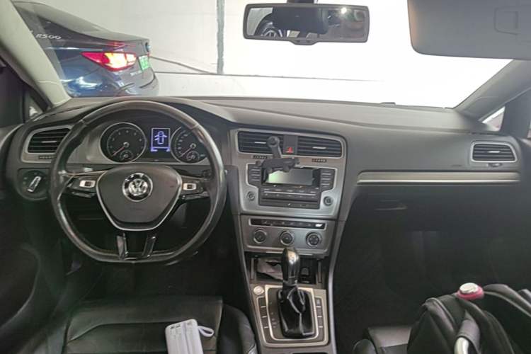 Used Volkswagen Golf 2014 1.4TSI Automatic Luxury Model Center Console