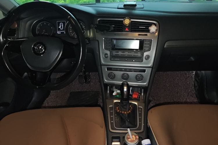Used Volkswagen Golf 2014 1.6L Automatic Comfort Model Center Console