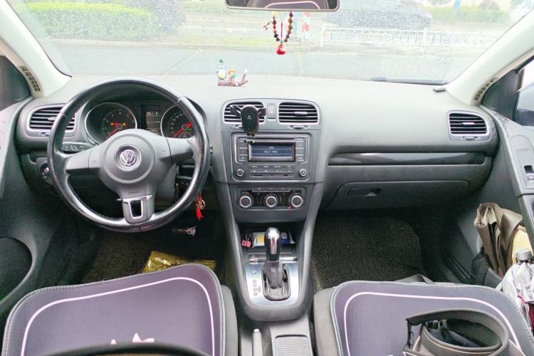 Used Volkswagen Golf 2014 1.6L Automatic Comfort Model Center Console