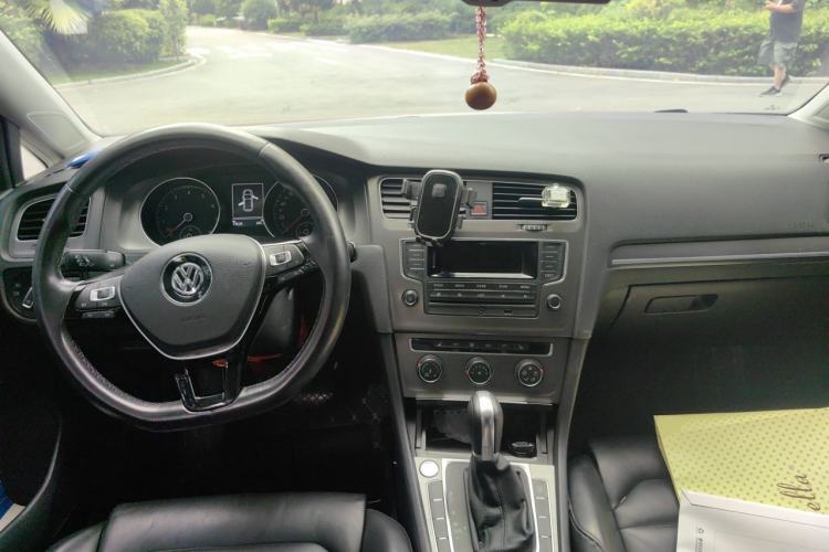 Used Volkswagen Golf 2014 1.4TSI Automatic Luxury Model Center Console