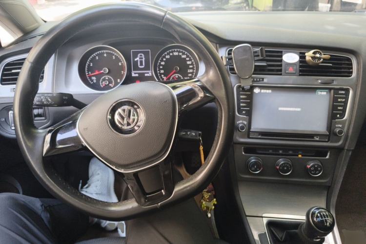 Used Volkswagen Golf 2014 1.4 TSI Manual Comfort Model Center Console