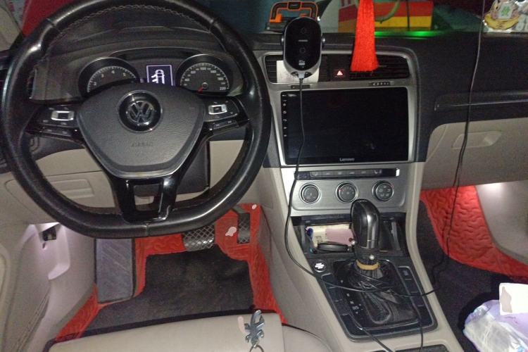 Used Volkswagen Golf 2014 1.4TSI Automatic Luxury Model Center Console