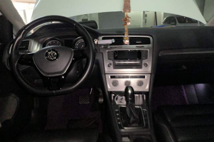 Used Volkswagen Golf 2014 1.6L Automatic Comfort Model Center Console