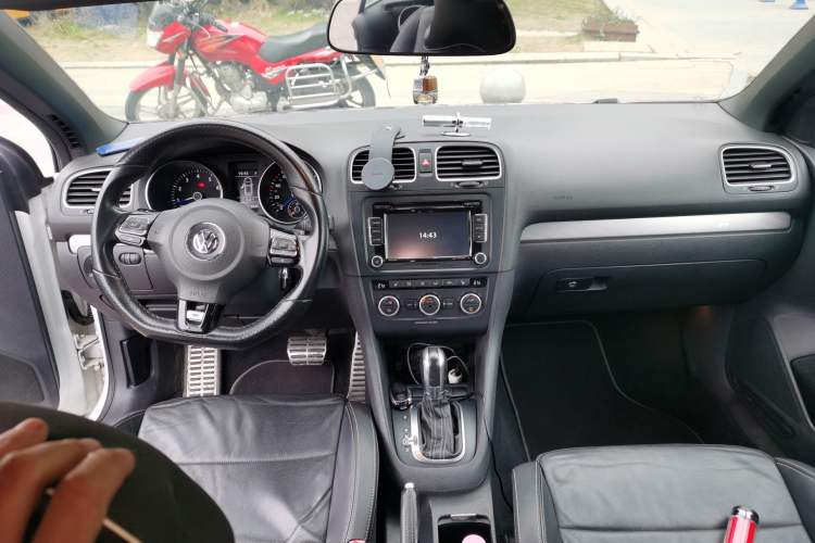 Used Volkswagen Golf 2014 2.0 TSI R Convertible Center Console