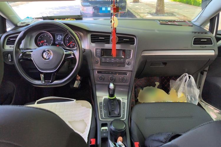 Used Volkswagen Golf 2014 1.6L Automatic Comfort Model Center Console