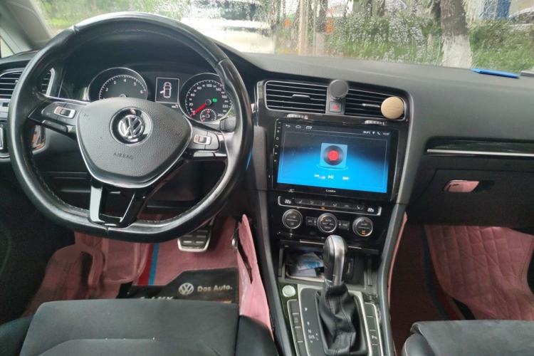 Used Volkswagen Golf 2014 1.4TSI Automatic Flagship Model Center Console
