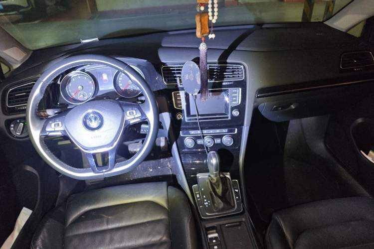 Used Volkswagen Golf 2014 1.4TSI Luxury Travel Edition Center Console