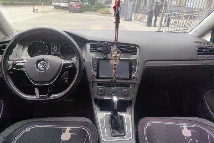 Used Volkswagen Golf 2014 1.6L Automatic Comfort Model Center Console