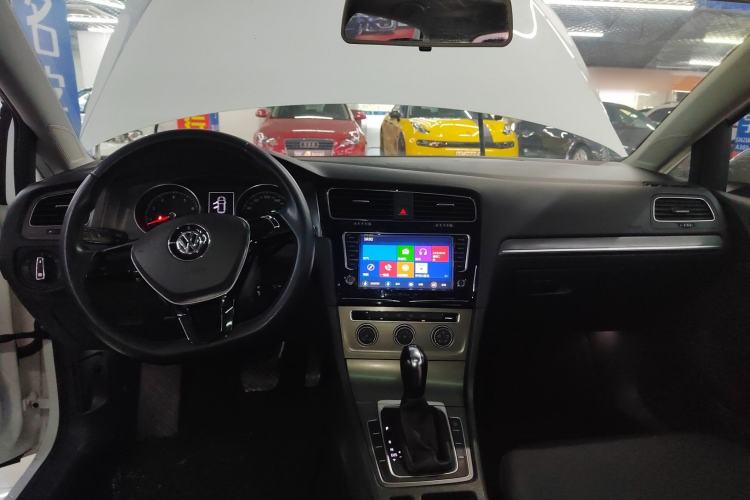 Used Volkswagen Golf 2014 1.4TSI Automatic Comfort Model Center Console