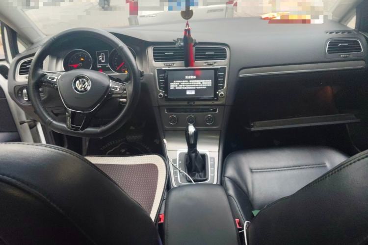 Used Volkswagen Golf 2014 1.6L Automatic Comfort Model Center Console