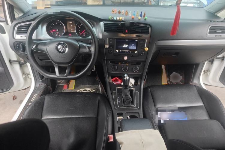 Used Volkswagen Golf 2014 1.6L Automatic Fashion Model Center Console