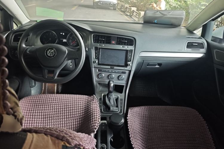 Used Volkswagen Golf 2014 1.6L Automatic Fashion Model Center Console